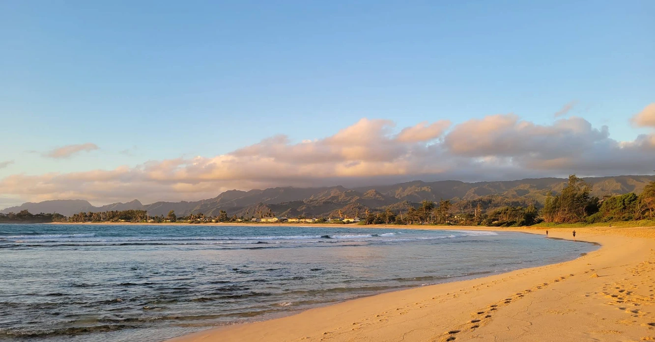Mālaekahana State Recreation Area beach and mountain view on Oahu North Shore