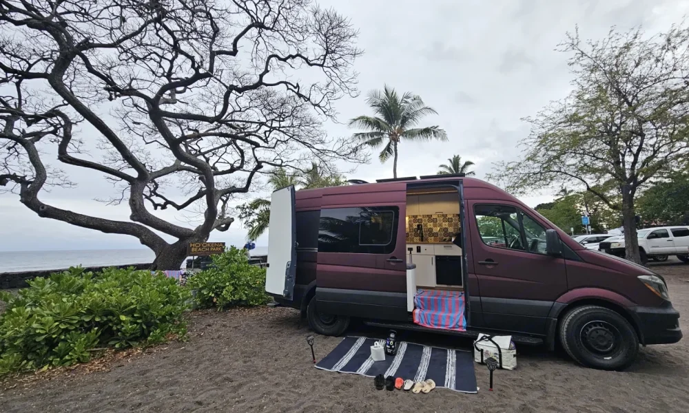 Camping Fit for Royalty camper van in Kealakekua, Hawaii. This 19-foot camper van features a king-size bed, sleeps 2 guests, has a 5.0-star rating from 11 reviews, offers delivery within 25 miles, includes unlimited mileage, does not have a generator, and is not pet-friendly.