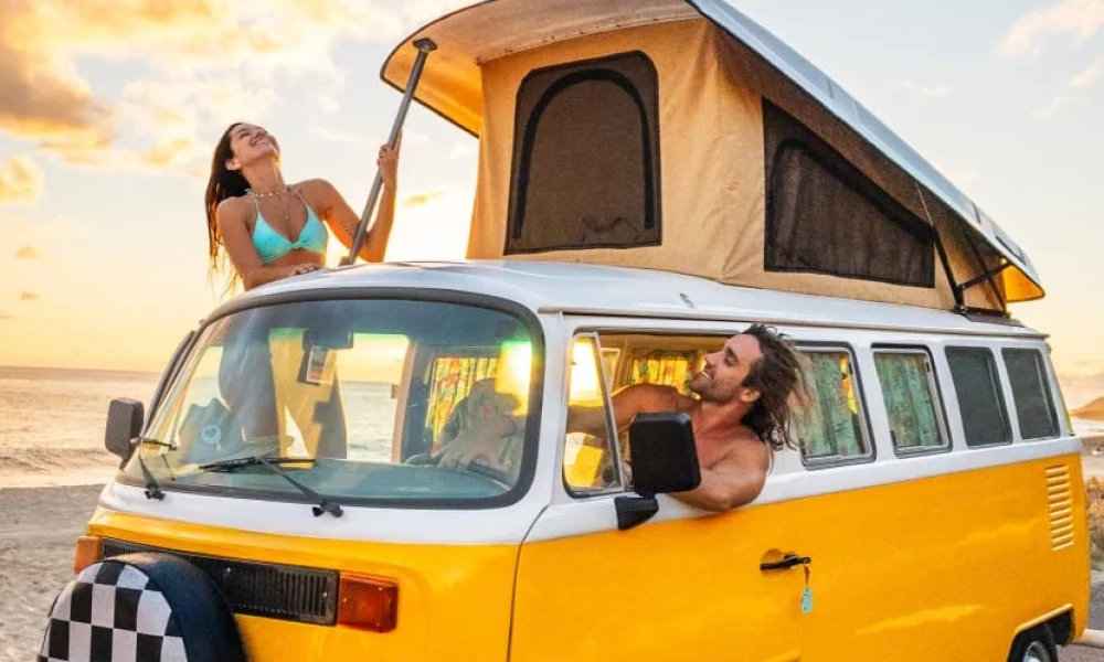 Juanita Banana, a 1995 Volkswagen Kombi camper van in Wahiawa, Hawaii. This 14-foot camper van sleeps up to 4 guests with two full-size beds, accommodates 4 passengers, has a 5.0-star rating from 148 trips, does not have a generator, and is not pet-friendly.